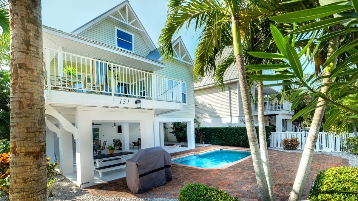 Pool Oasis with Grilling, Dining and TV Lounge
