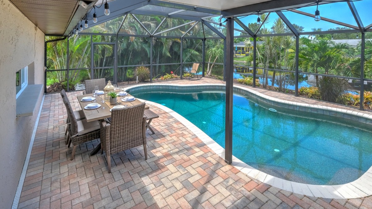 Gorgeous Poolside Oasis