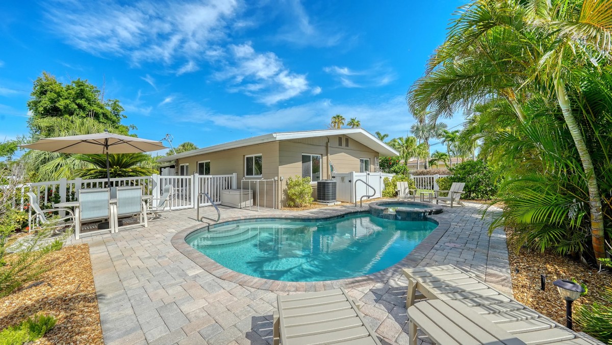 Heated Pool with Hot Tub